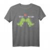Dinosaurier Hug me T-Shirt – Lustiges Dino-Design mit Umarmungsspruch für Dinosaurier-Fans, Freunde und Tierliebhaber