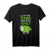 I'm The Green Sheep Of The Family T-Shirt - Lustiges Tierdesign für Umweltbewusste, Veganer & Naturschützer, Perfekt für St. Patrick's Day, Fasching & Karneval