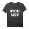 Be A Little Different. Lustiges Schafe T-Shirt für Damen & Herren – Originelles Geschenk für Landwirte, Schäfer & Tierliebhaber