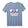 Be A Little Different. Lustiges Schafe T-Shirt für Damen & Herren – Originelles Geschenk für Landwirte, Schäfer & Tierliebhaber