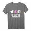 Be A Little Different. Lustiges Schafe T-Shirt für Damen & Herren – Originelles Geschenk für Landwirte, Schäfer & Tierliebhaber