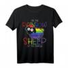 Ich bin das Regenbogen Schaf aus der Familie Schaf T-Shirt – Lustiges Tiermotiv für Tierliebhaber, Bauern & Landwirte, ideales Geschenk zu Weihnachten & Geburtstag