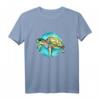 Buntes Wasserfarben T-Shirt mit Meeresschildkröte und blauem Kreis – Farbintensives Design für Naturschützer und Tierliebhaber