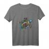 Buntes Meeresschildkröten T-Shirt – Umweltfreundliches Design für Strand, Urlaub & Meeresschutz, perfekt als Geschenk für Natur- und Meerestierliebhaber