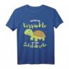 Ich Bin Die Verrückte Mit Der Schildkröte - Lustiges Humor T-Shirt für Schildkrötenliebhaberinnen, perfekt als Geschenk zu Geburtstag, Muttertag und Weihnachten