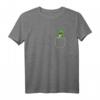 Lustiges Schlangen T-Shirt mit Brusttasche – Python in der Tasche als Geschenkidee zum Geburtstag oder Weihnachten für Reptilienliebhaber