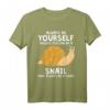 Always Be Yourself Snail Kleidung Outfit Geschenk - Lustiges Schnecken T-Shirt für Damen, Herren & Kinder als Geburtstags- oder Weihnachtsgeschenk