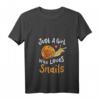 Damen Schnecke Schneckenliebhaber Gartenbesitzer V-Ausschnitt T-Shirt – Leichtes, klassisch geschnittenes Natur- und Gartenmotiv
