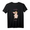 Coole Sau Schwein mit Regenbogen Sonnenbrille T-Shirt - Lustiges Trend-Shirt für Partys, Festivals & Freunde