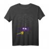 Lustiges lila Spinne mit Laubbläser T-Shirt – Humorvolles Tier- und Gartenarbeit-Shirt für Spinnenliebhaber, Satire-Fans und Menschen mit Arachnophobie