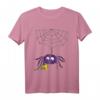 Lustiges lila Spinne mit Laubbläser T-Shirt – Humorvolles Tier- und Gartenarbeit-Shirt für Spinnenliebhaber, Satire-Fans und Menschen mit Arachnophobie