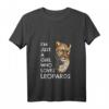 Damen Leopard T-Shirt mit V-Ausschnitt - Lustiges Tierliebhaber-Outfit für Mädchen & Damen, Perfekt als Geschenk zu Geburtstag & Weihnachten