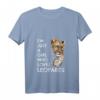 Damen Leopard T-Shirt mit V-Ausschnitt - Lustiges Tierliebhaber-Outfit für Mädchen & Damen, Perfekt als Geschenk zu Geburtstag & Weihnachten