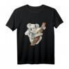 Realistisches australisches Koala-Elternschaft T-Shirt mit niedlichem Baby – Perfekt für Eltern, Tierliebhaber und besondere Anlässe