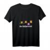 Damen & Herren Be Different Lustiges Eulen Fun Vogel Spruch T-Shirt mit V-Ausschnitt – Originelles Geschenk für Freunde & Familie