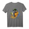 Ara Papagei trinkt Margarita - Buntes Strand-Urlaub T-Shirt für Vogel- und Papageienliebhaber, Margarita-Fans & Tropenurlauber