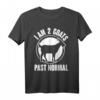 I Am 2 Goats Past Normal Ziegenbock Ziege T-Shirt – Lustiges Tiermotiv für Ziegenliebhaber & Tierbesitzer für Damen und Herren